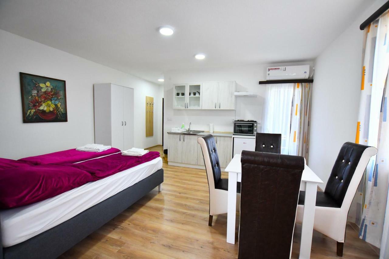 Vulsa Apartmani คลาโดโว ภายนอก รูปภาพ